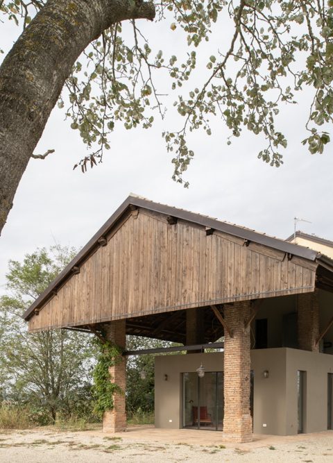 Serramenti in porzione di fienile